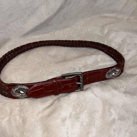 Women’s Saddle Brown Leather with Conchos Belt EUC - Picture 3 of 10